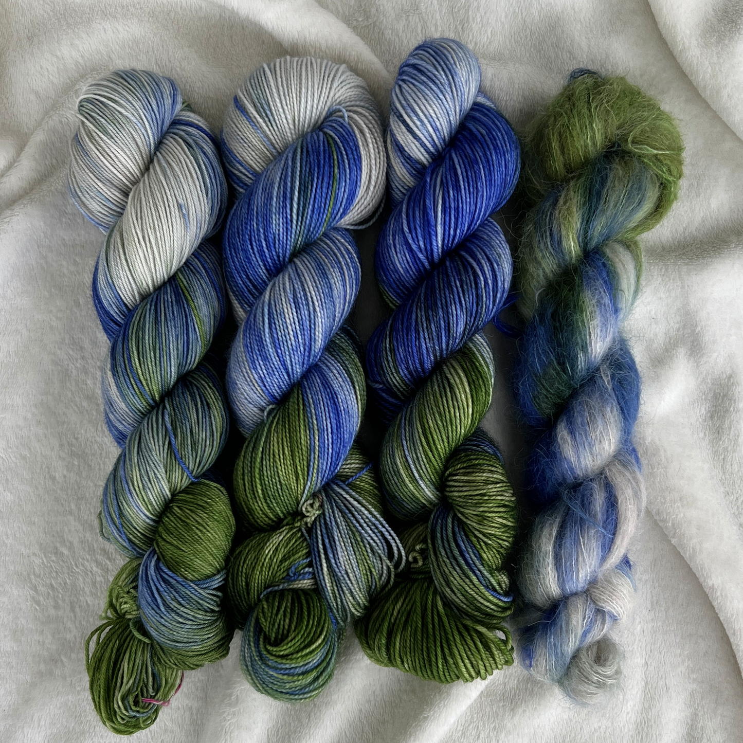 Sweater Quantity: Blue-Green Eyes