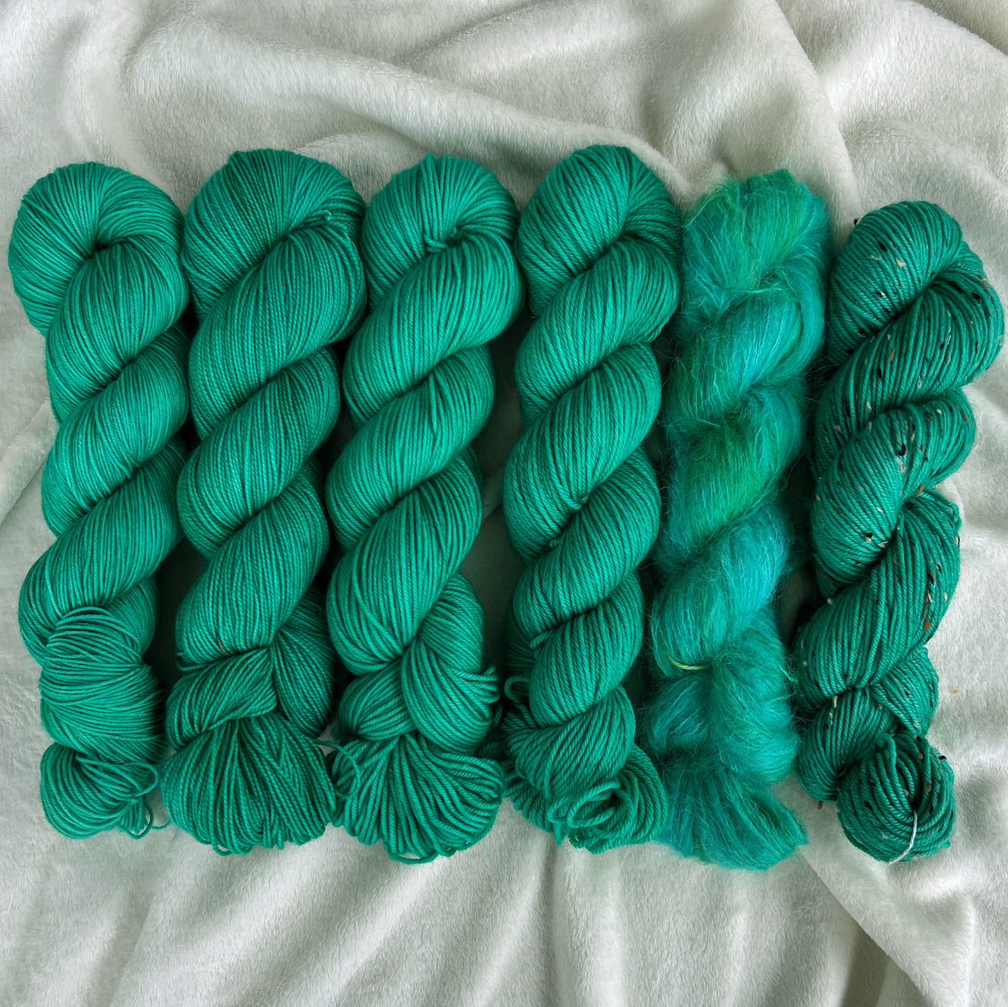 Sweater Quantity: White Stripes Blur